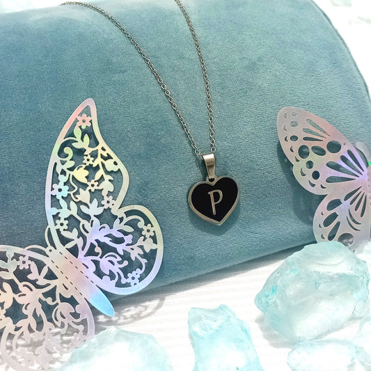 Collar Plateado con Dije de Corazón y letra P